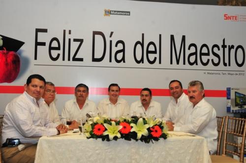 Sindicato y Ayuntamiento festejan a los Maestros